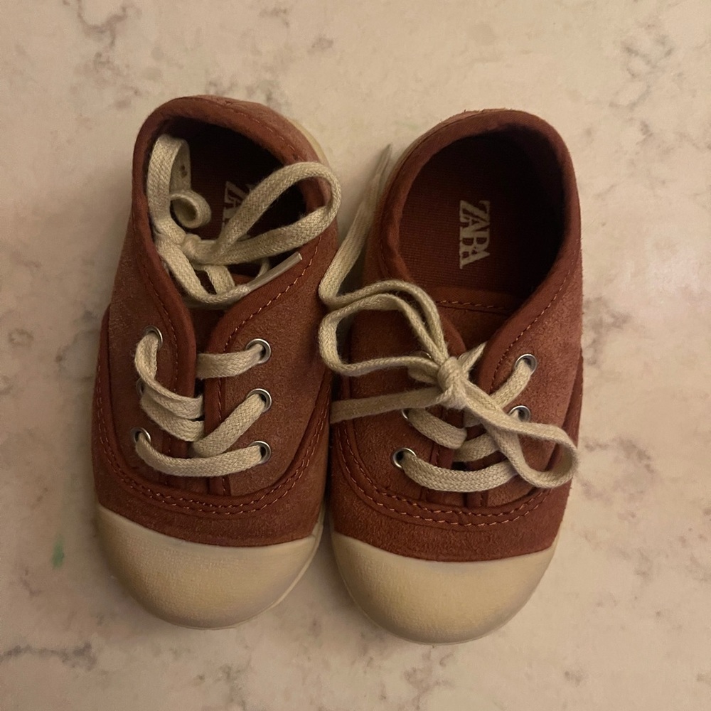 Zara Kids suede rust red shoes with laces